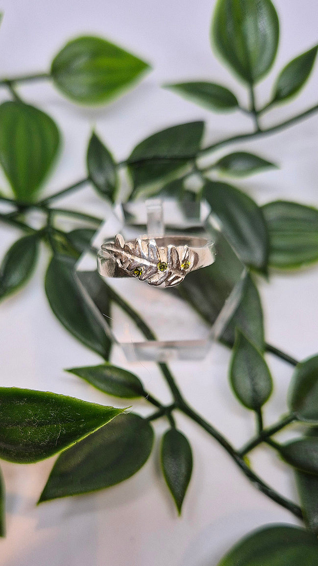 A Fresh Breeze of Nature - Fern leaf ring, peridot silver ring