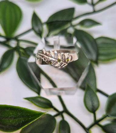 A Fresh Breeze of Nature - Fern leaf ring, peridot silver ring