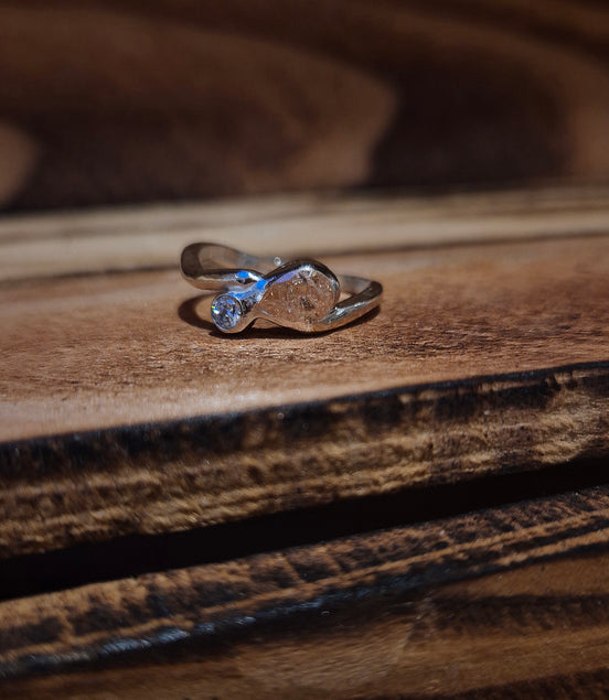 Twist of Fate Wave Ring – A Dance of Light and Fate
